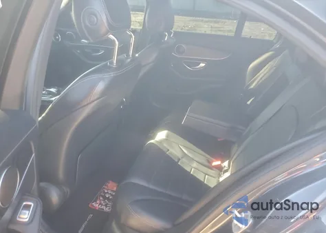 2016 Mercedes-Benz C 300 z USA, uszkodzony, nr VIN 55SWF4JB5GU131340